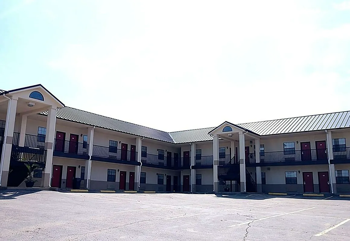 Super 8 Kiowa hotel hero