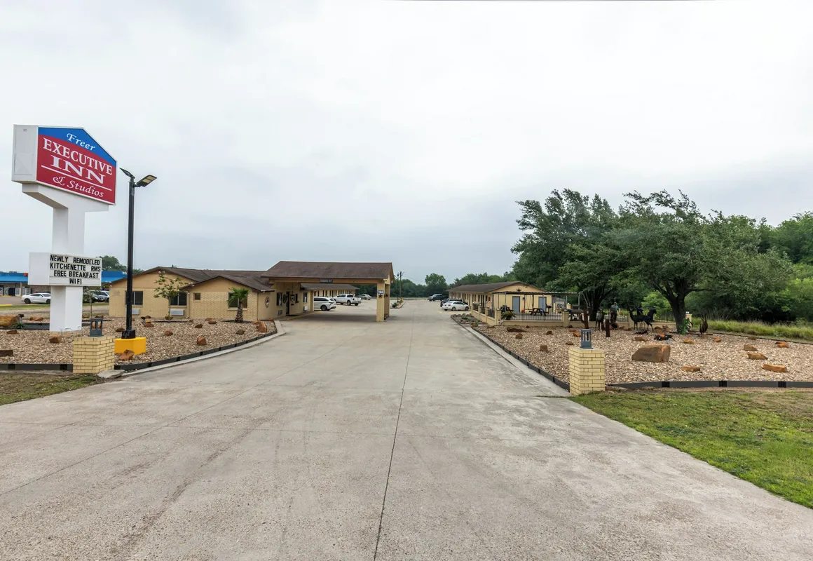 Freer Executive Inn and Studios hotel hero