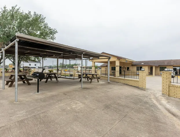 Freer Executive Inn and Studios hotel detail image 2