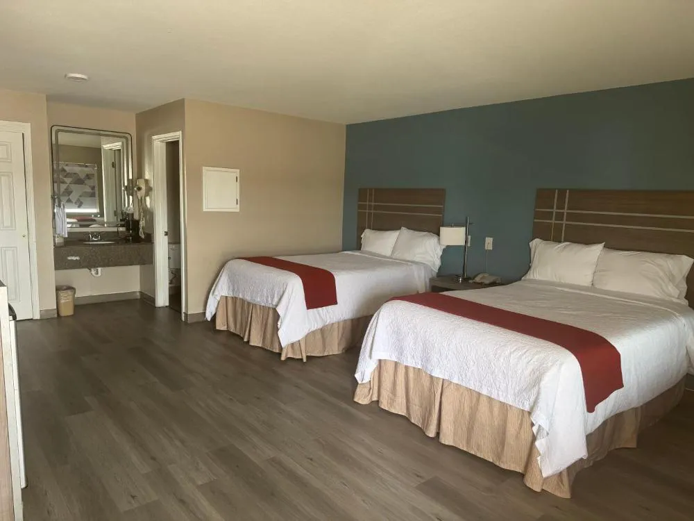 Deluxe Inn Palacios hotel hero