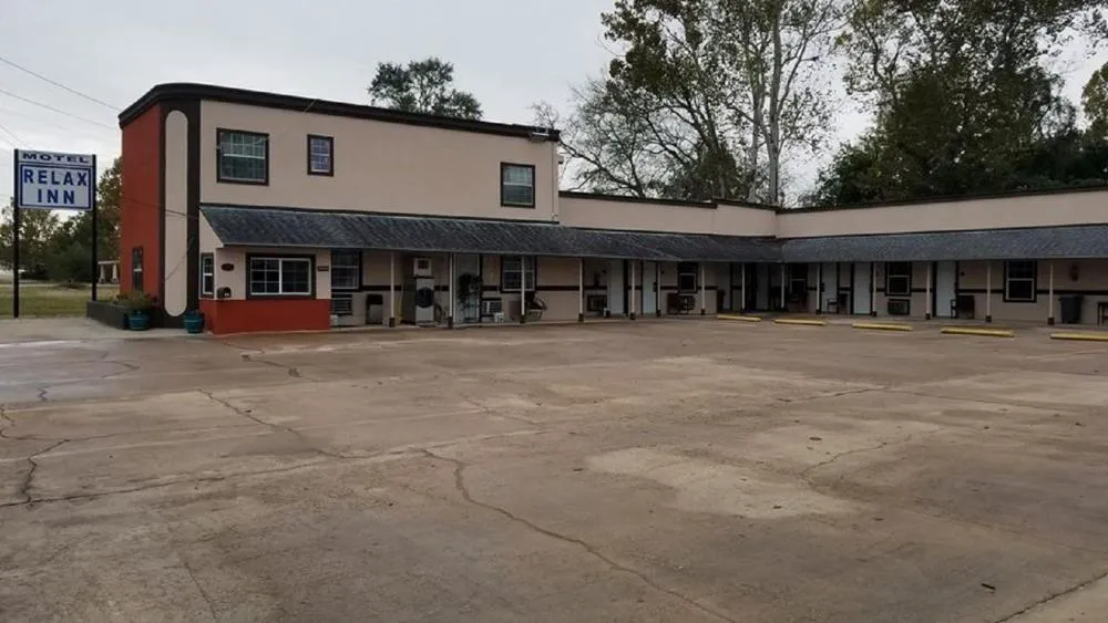 Relax Inn Motel hotel hero