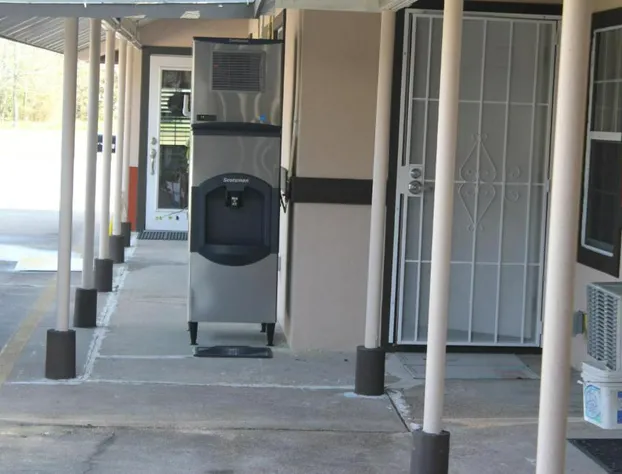 Relax Inn Motel hotel detail image 4