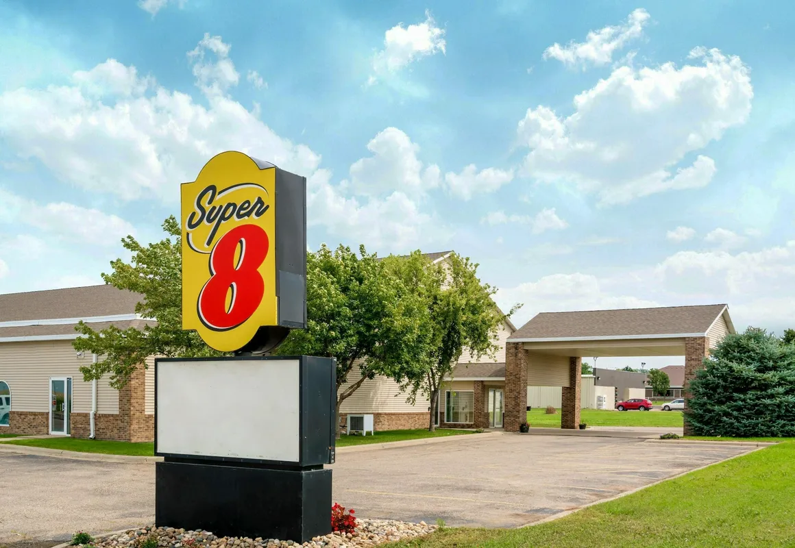 Super 8 by Wyndham Beresford hotel hero