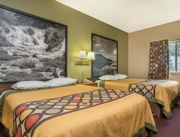 Super 8 by Wyndham Beresford hotel detail image 4