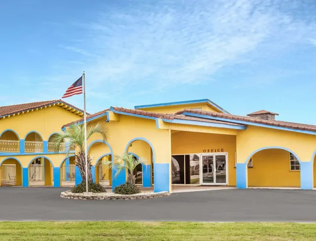 Days Inn by Wyndham San Antonio Lytle hotel detail image 1