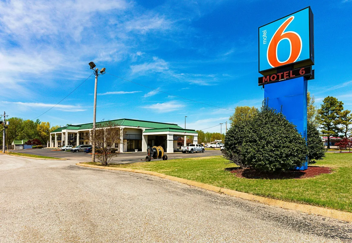 Motel 6 Covington, TN hotel hero