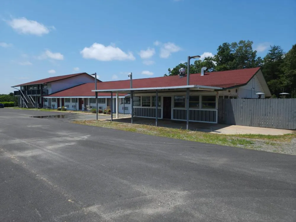 Hotel Lake Anna hotel hero