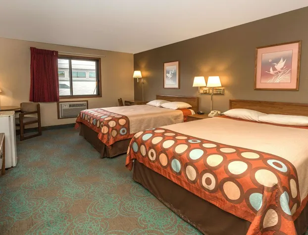 Super 8 by Wyndham Hartford WI hotel detail image 3