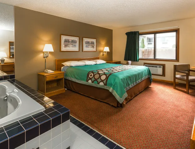 Super 8 by Wyndham Hartford WI hotel detail image 4