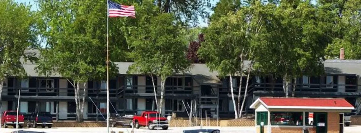 Harbor Inn Algoma hotel hero