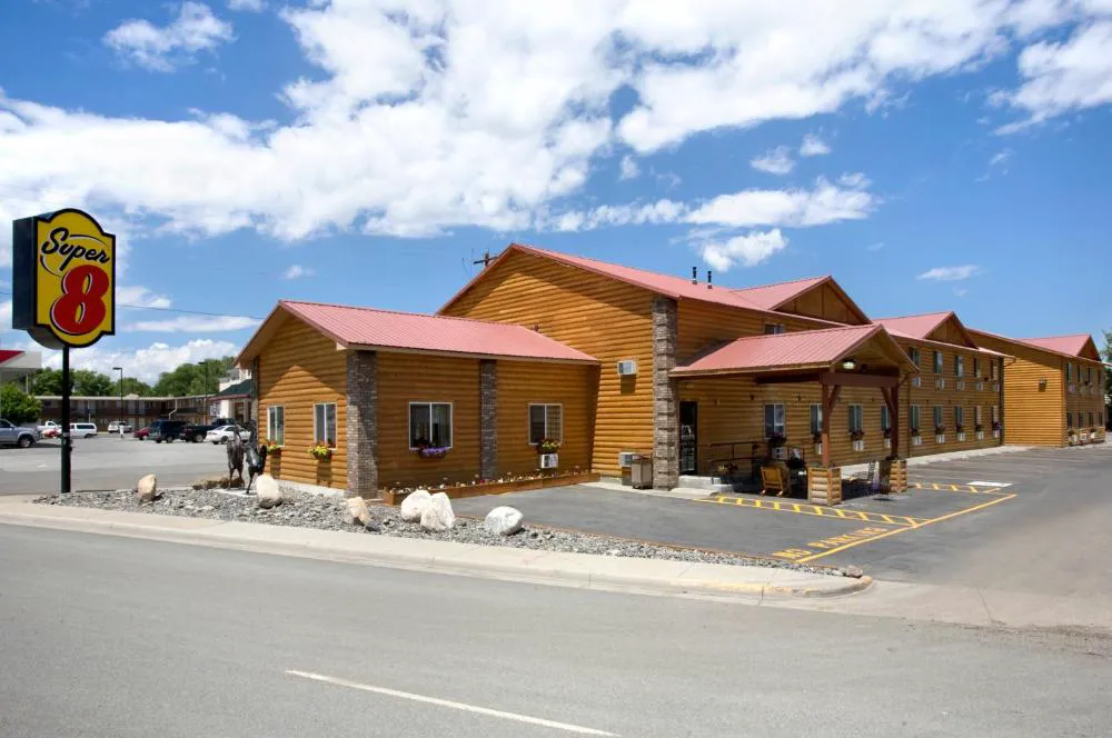 Super 8 by Wyndham Powell hotel hero