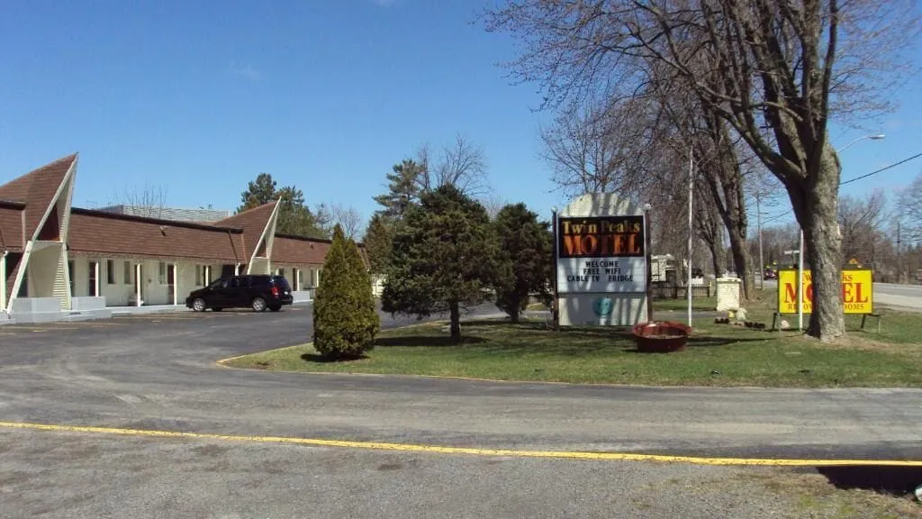 Twin Peaks Motel hotel hero