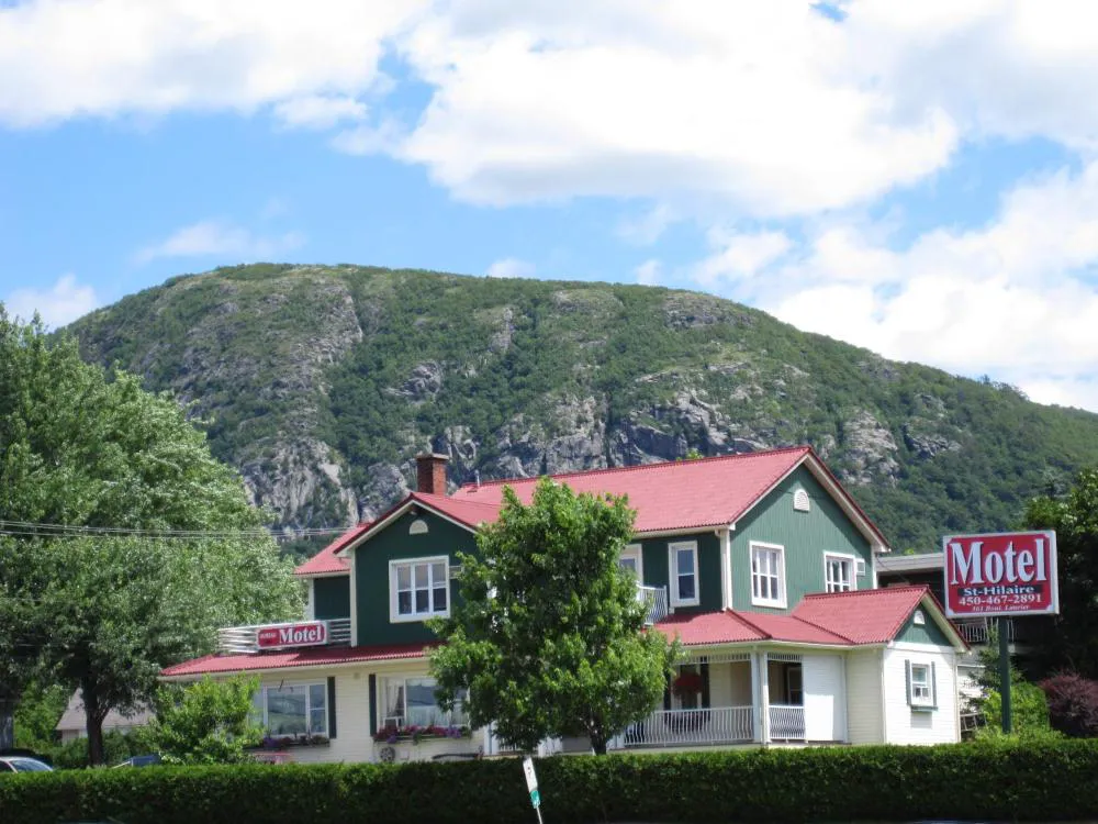 motel St Hilaire hotel hero