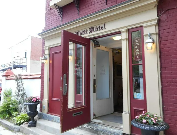 Au Petit Hôtel hotel detail image 4