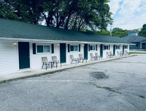 MacKenzie's Motel & Cottages hotel detail image 1