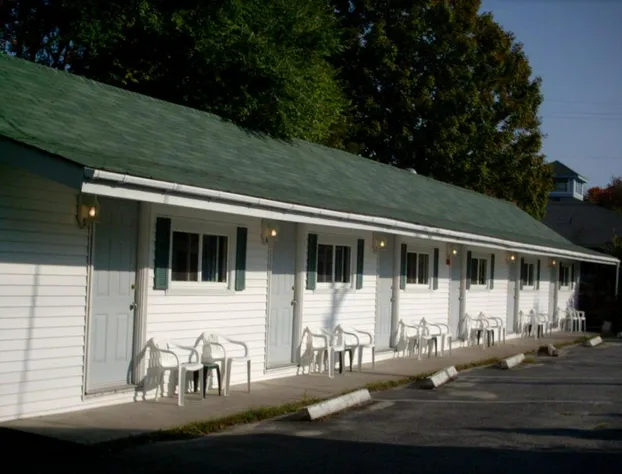 MacKenzie's Motel & Cottages hotel detail image 1