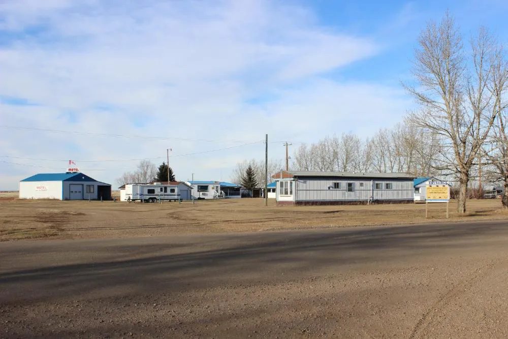 Raval Paradise Motel & RV Park hotel hero