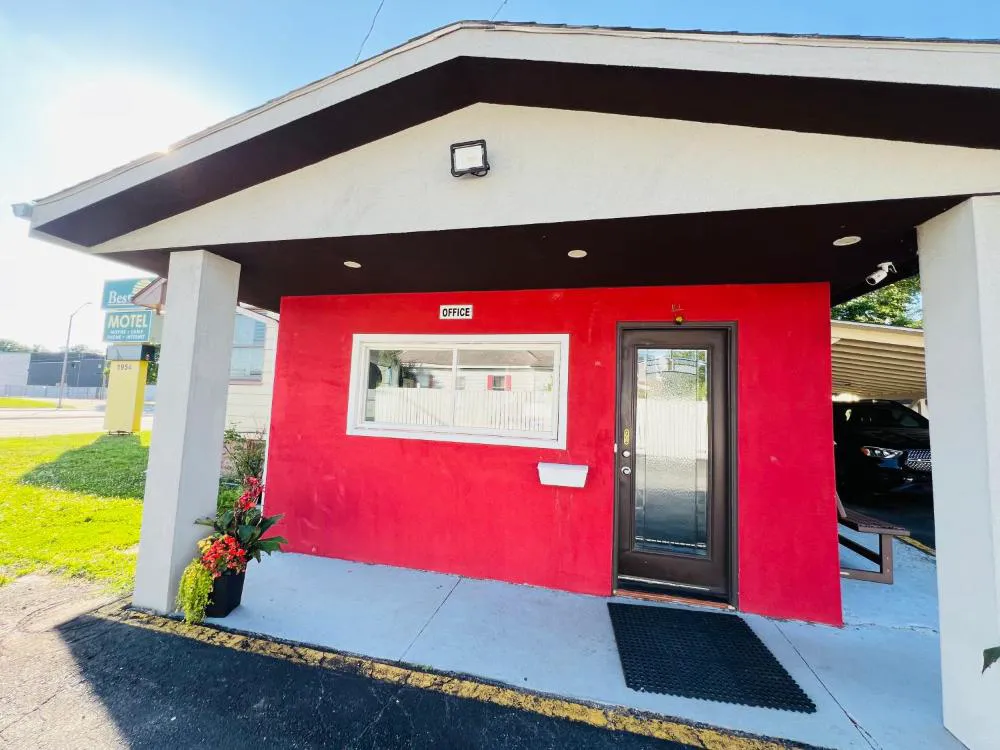 Bestway Motel hotel hero