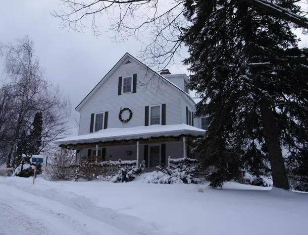 Au Manoir de la rue Merry hotel detail image 4