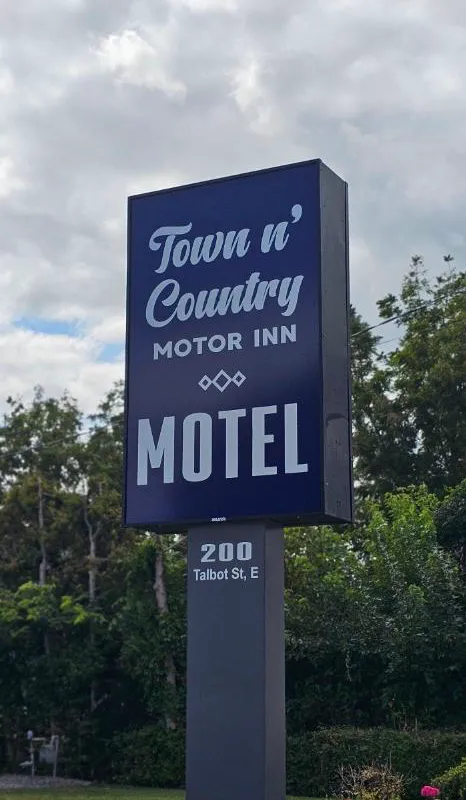 Town N Country Motor Inn hotel hero