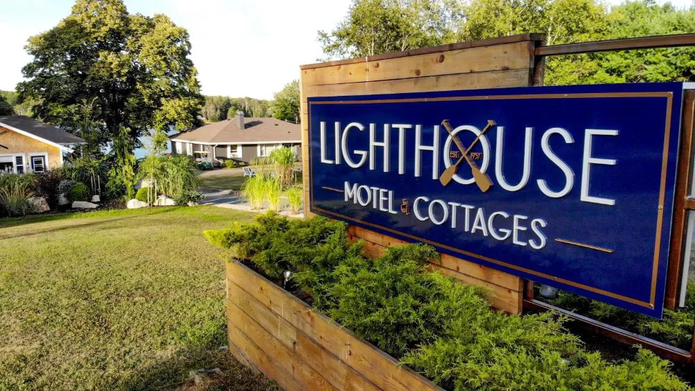 Lighthouse Motel & Cottages hotel hero