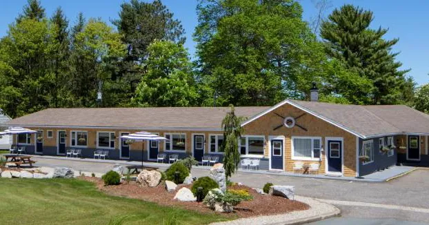 Lighthouse Motel & Cottages hotel detail image 1