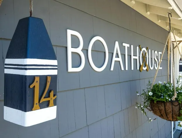 Lighthouse Motel & Cottages hotel detail image 1