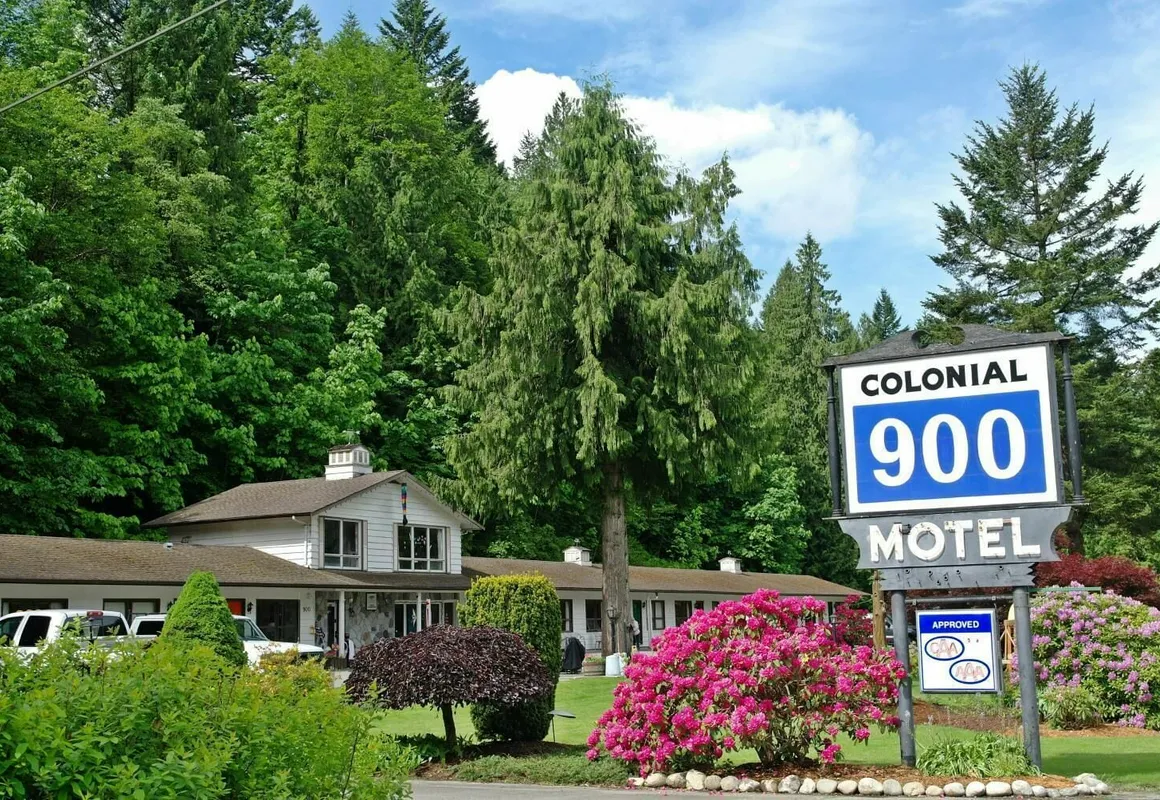 Colonial 900 Motel hotel hero