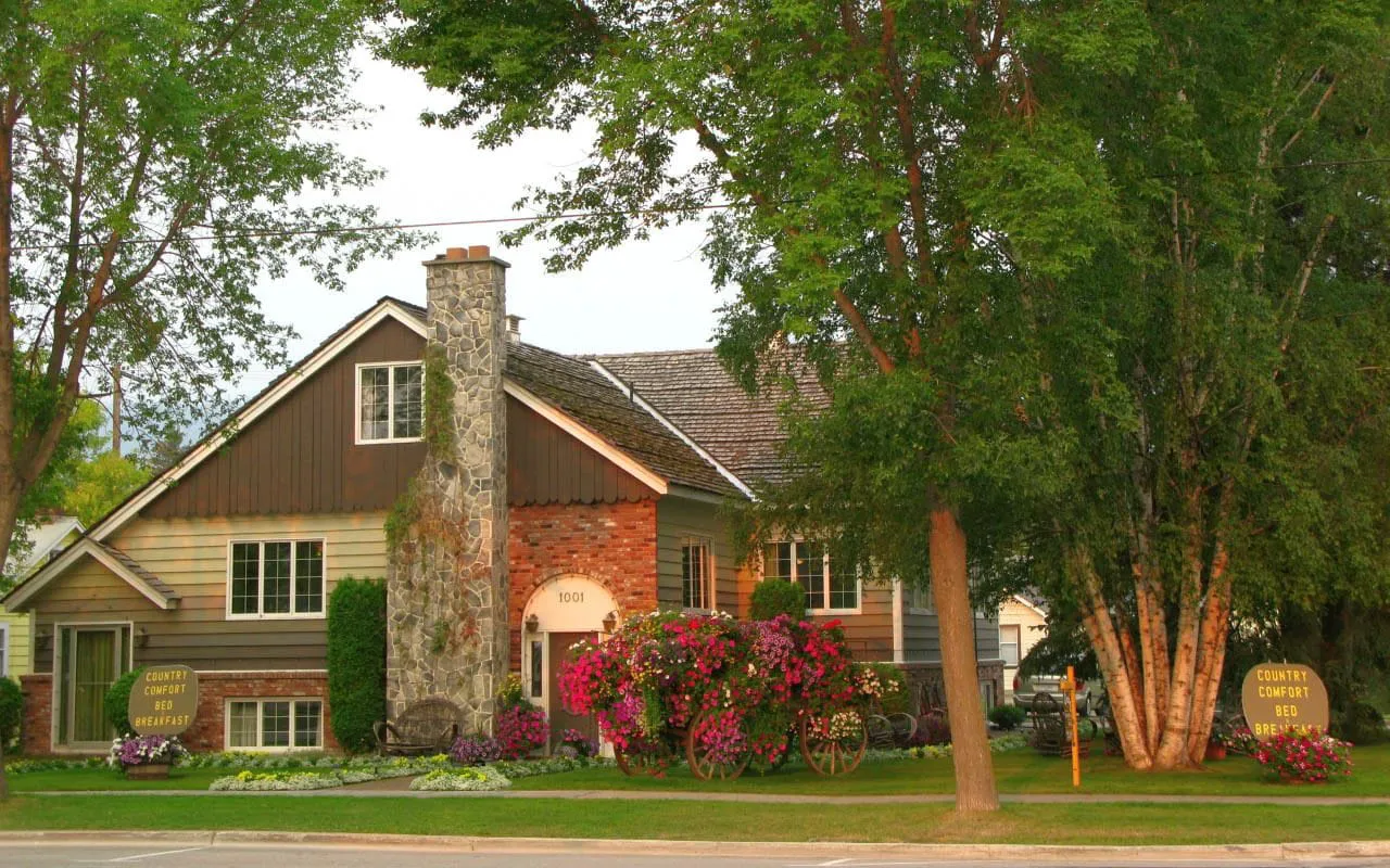 Country Comfort Bed & Breakfast hotel hero