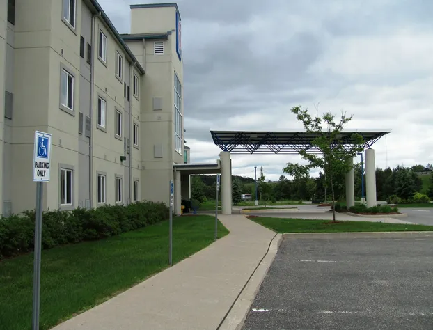 Motel 6 Huntsville, ON hotel detail image 1