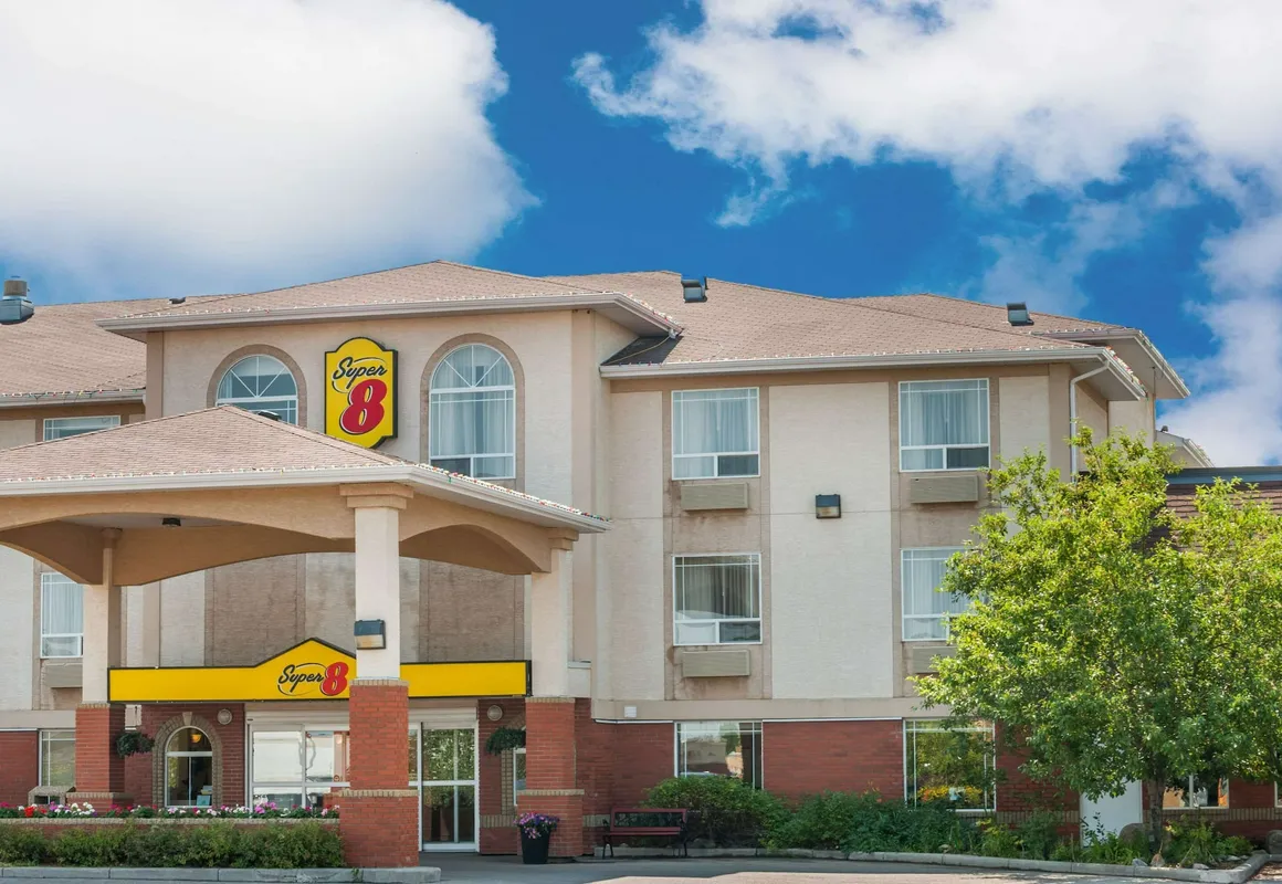 Super 8 by Wyndham High River AB hotel hero