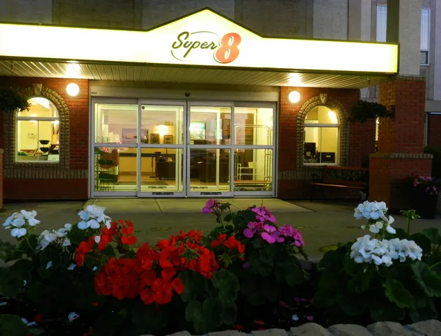 Super 8 by Wyndham High River AB hotel detail image 2