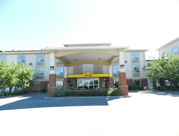 Super 8 by Wyndham High River AB hotel detail image 3