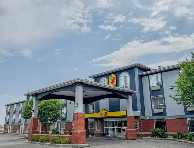 Super 8 by Wyndham High River AB hotel detail image 1