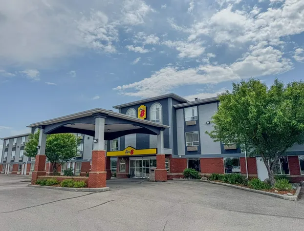 Super 8 by Wyndham High River AB hotel detail image 2