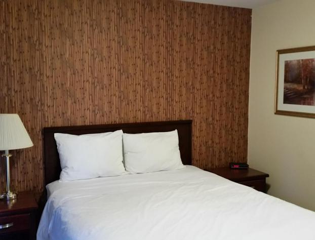 Comox Valley Inn & Suites hotel detail image 3