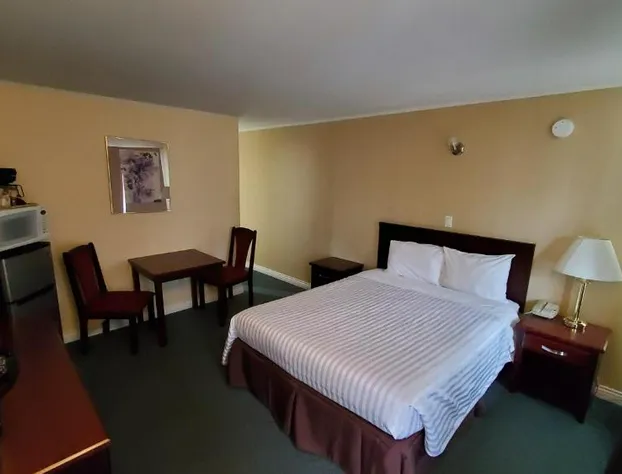 Comox Valley Inn & Suites hotel detail image 3