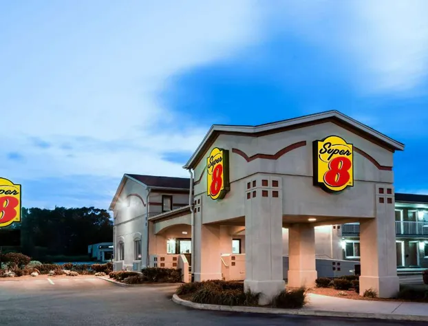 Super 8 by Wyndham Guelph hotel detail image 1