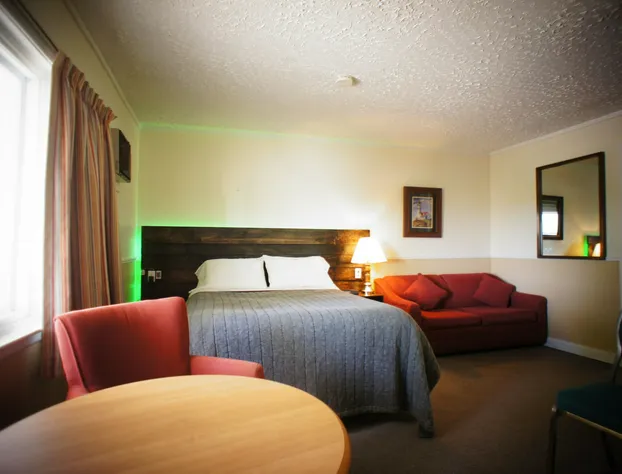 Silverwood Inn & Suites hotel detail image 4