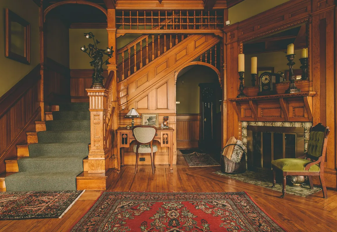 The Hillhurst Inn hotel hero