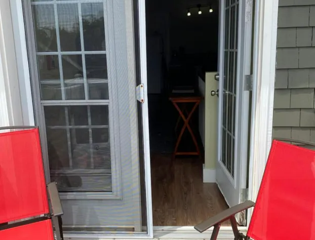 Colonial Charm Inn Bed & Breakfast hotel detail image 1