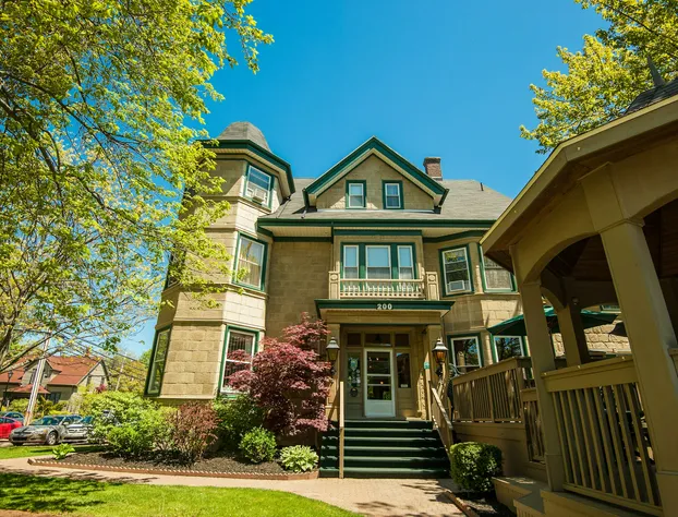 Dundee Arms hotel detail image 1