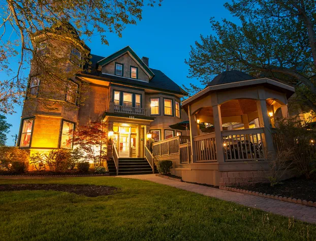 Dundee Arms hotel detail image 2