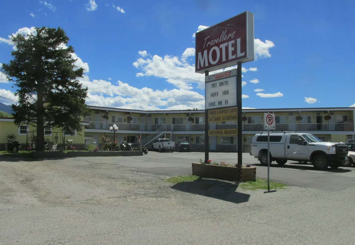 Travellers Motel hotel hero