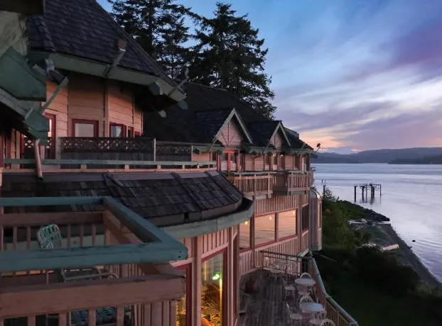 Painter's Lodge hotel detail image 1