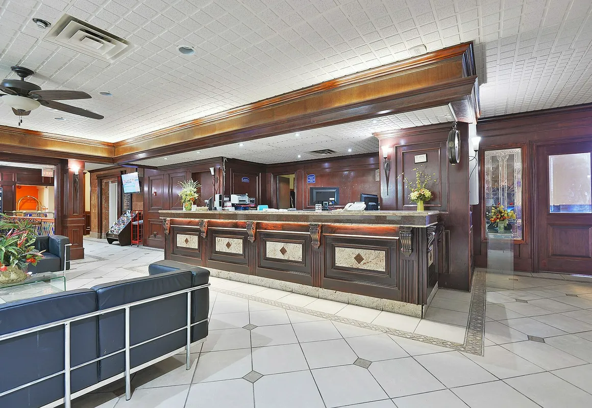 Howard Johnson express Inn & Suites Brampton hotel hero