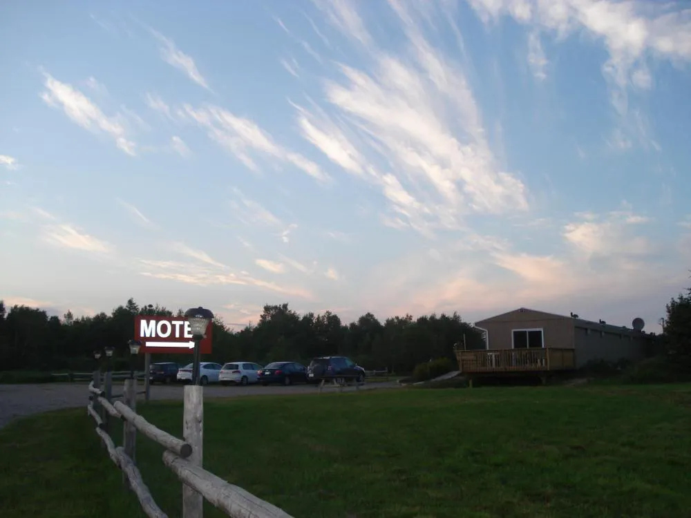 Motel La Maison de Travers hotel hero