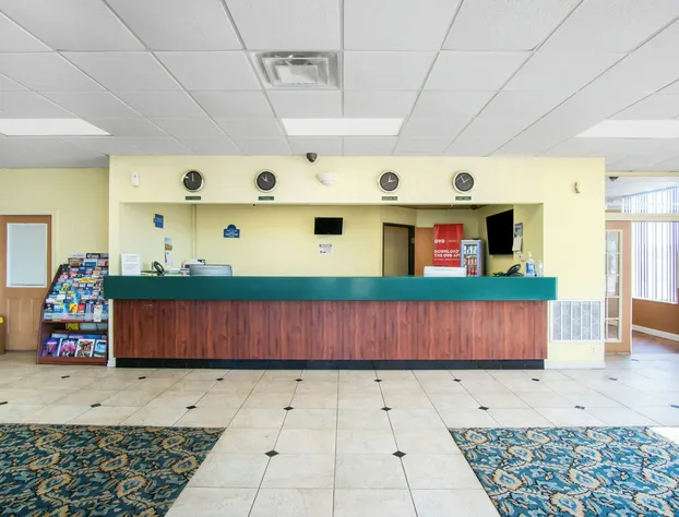 OYO Hotel Oklahoma City South I-35 and SE 29th hotel detail image 2