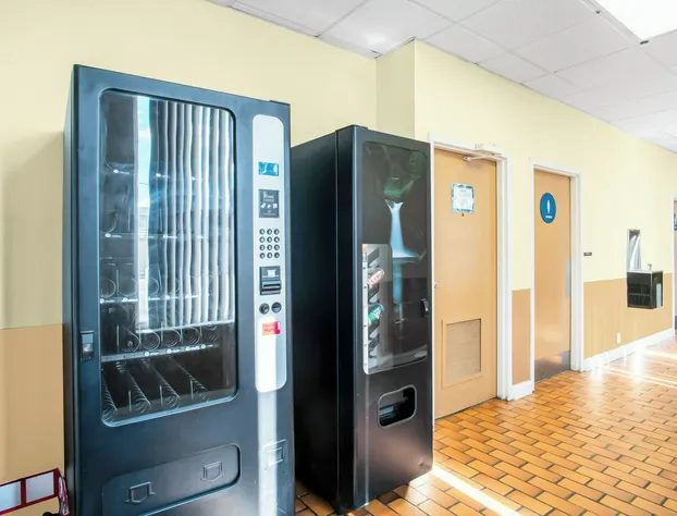 OYO Hotel Oklahoma City South I-35 and SE 29th hotel detail image 4