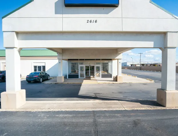 OYO Hotel Oklahoma City South I-35 and SE 29th hotel detail image 1